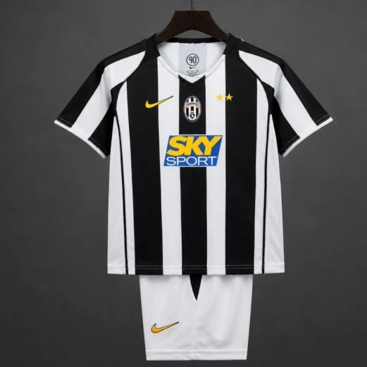 Juventus 04/05 Home Kit