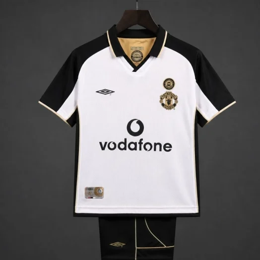 Manchester United 01/02 White Retro Kit